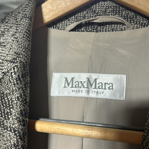 Max Mara Blazer made in Italy. Taupe. - Picture 2 of 3
